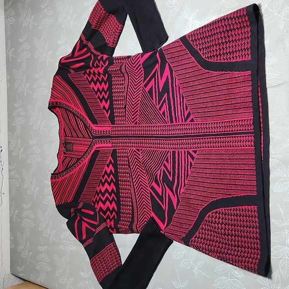 Alison Sheri Sweater - Picture 1 of 9